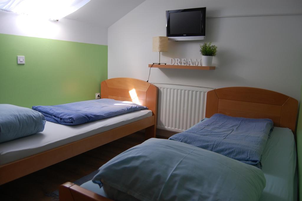 Rooms Hiša Divino Ptuj Kamer foto