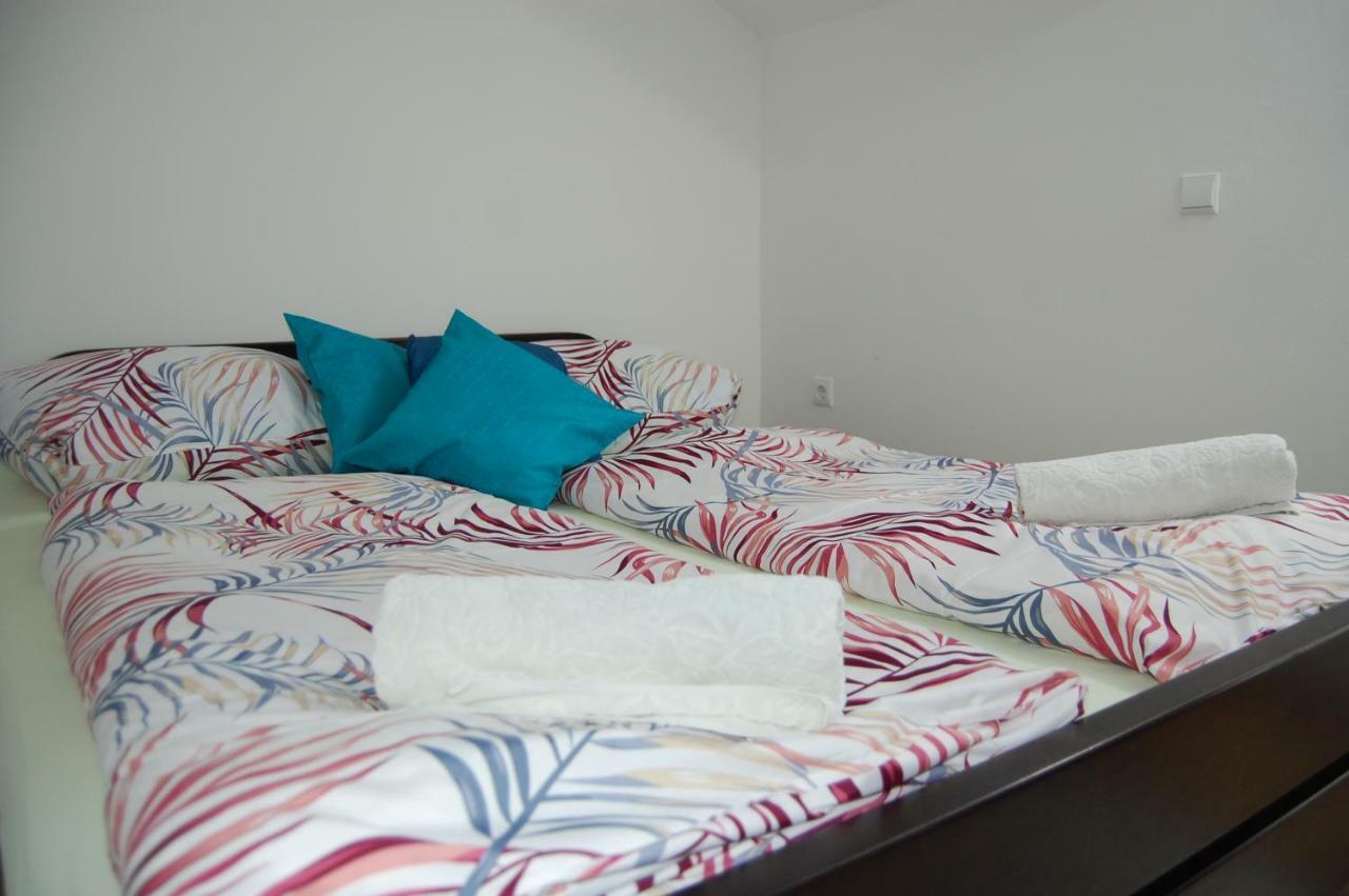Rooms Hiša Divino Ptuj Buitenkant foto